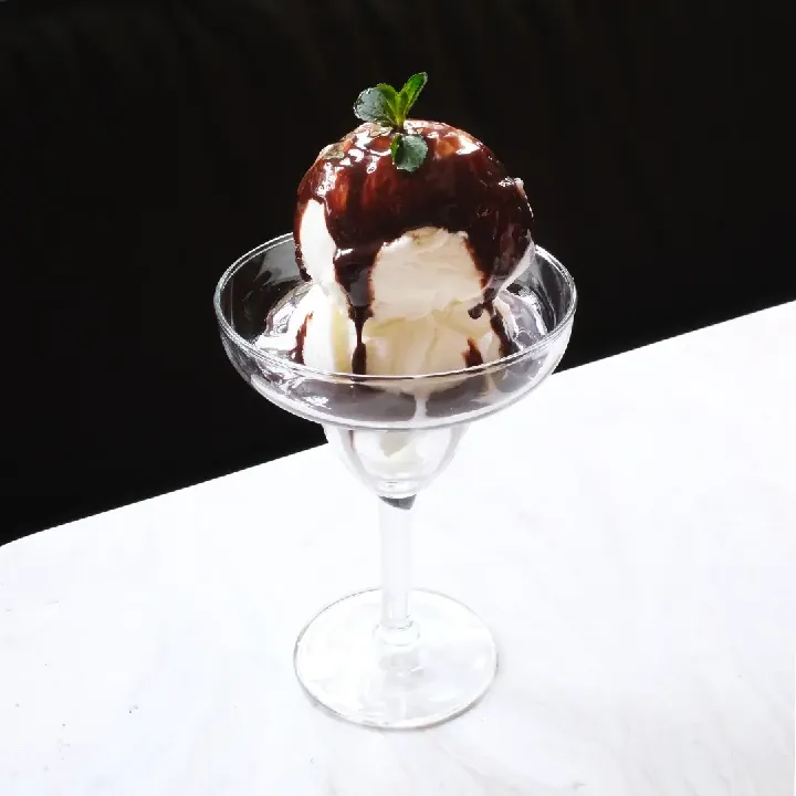 Ice cream sundae