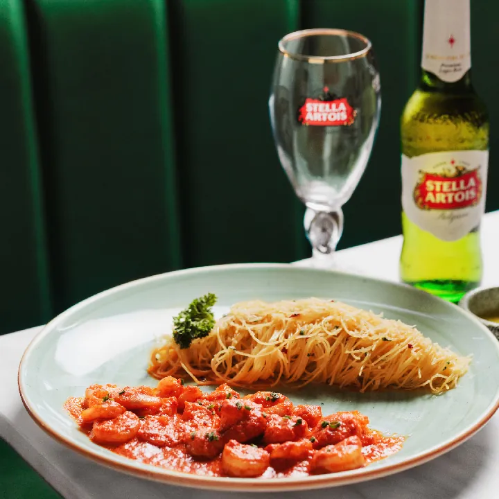 Shrimp in roasted pepper sauce