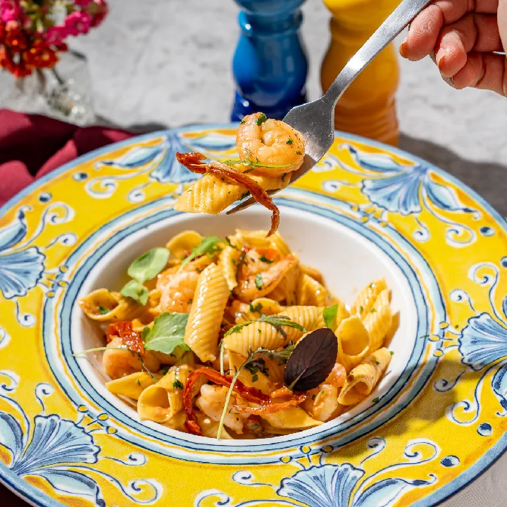 GARGANELLI CON CAMARONES AL AJILLO