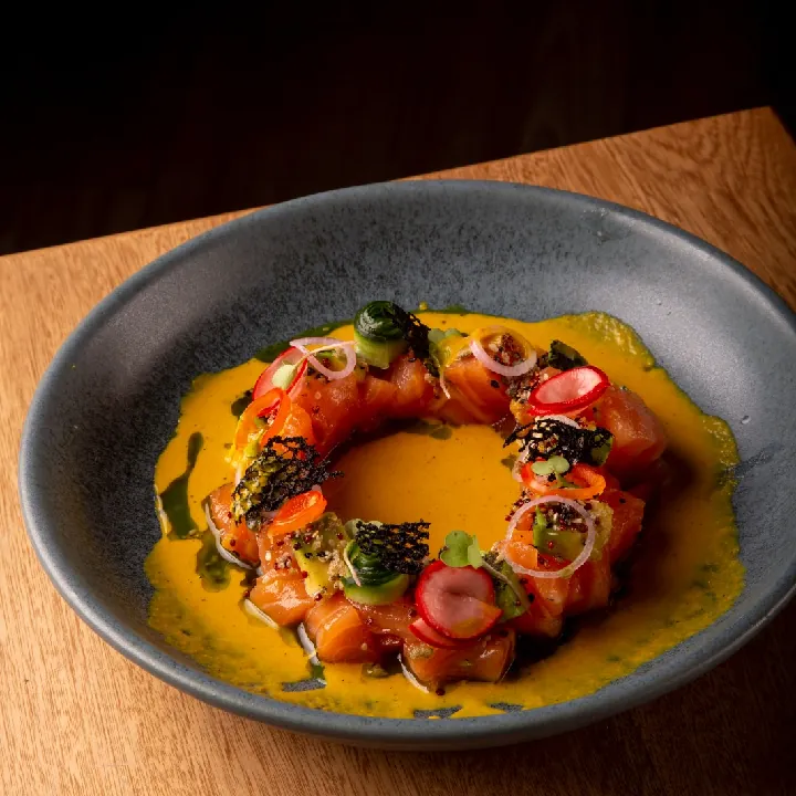 CEVICHE SALMÓN Y MIEL