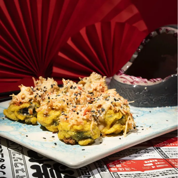 Tempura salmon roll